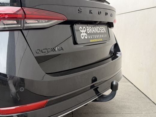 Skoda Octavia Combi 1.5 e-TSI Sport Line Pano-Head up-ACC-Keyless-Trekhaak-18" ActivLease financial lease