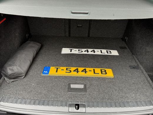 Skoda Octavia Combi 1.5 e-TSI Sport Line Pano-Head up-ACC-Keyless-Trekhaak-18" ActivLease financial lease