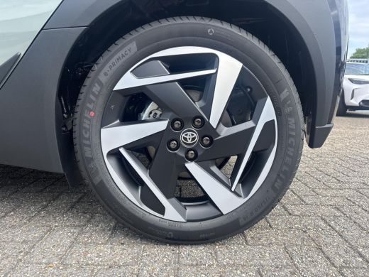 Toyota Aygo Hybrid 115 envy ActivLease financial lease