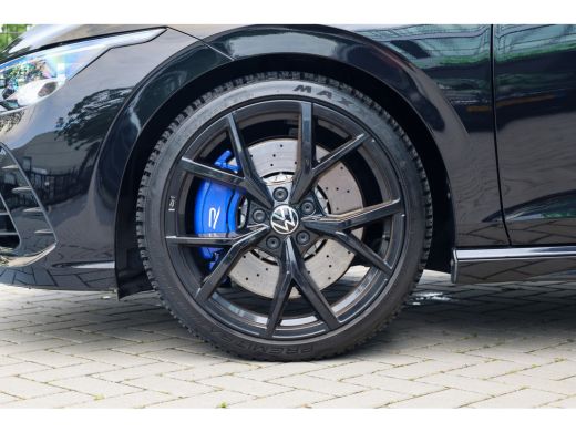 Volkswagen Golf 2.0 TSI R 4Motion | BTW | PANO | AKRAPOVIC | DODE HOEK | STUURVERW | IQ-LIGHT | ActivLease financial lease