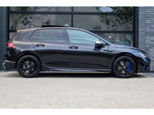 Volkswagen Golf 2.0 TSI R 4Motion | BTW | PANO | AKRAPOVIC | DODE HOEK | STUURVERW | IQ-LIGHT | ActivLease financial lease