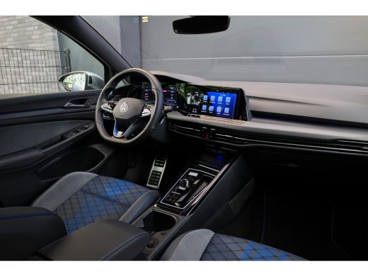 Volkswagen Golf 2.0 TSI R 4Motion | BTW | PANO | AKRAPOVIC | DODE HOEK | STUURVERW | IQ-LIGHT | ActivLease financial lease