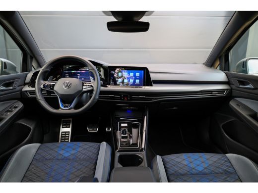 Volkswagen Golf 2.0 TSI R 4Motion | BTW | PANO | AKRAPOVIC | DODE HOEK | STUURVERW | IQ-LIGHT | ActivLease financial lease