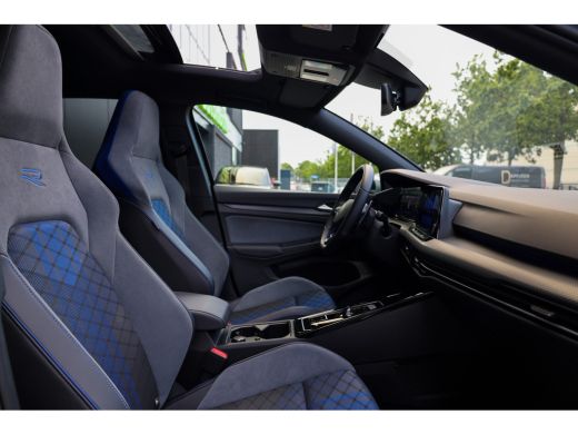 Volkswagen Golf 2.0 TSI R 4Motion | BTW | PANO | AKRAPOVIC | DODE HOEK | STUURVERW | IQ-LIGHT | ActivLease financial lease