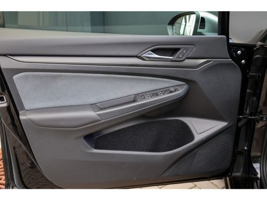 Volkswagen Golf 2.0 TSI R 4Motion | BTW | PANO | AKRAPOVIC | DODE HOEK | STUURVERW | IQ-LIGHT | ActivLease financial lease