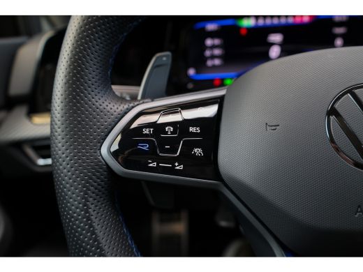 Volkswagen Golf 2.0 TSI R 4Motion | BTW | PANO | AKRAPOVIC | DODE HOEK | STUURVERW | IQ-LIGHT | ActivLease financial lease