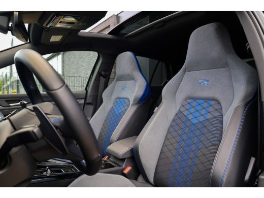 Volkswagen Golf 2.0 TSI R 4Motion | BTW | PANO | AKRAPOVIC | DODE HOEK | STUURVERW | IQ-LIGHT | ActivLease financial lease