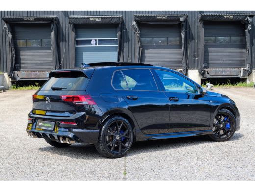 Volkswagen Golf 2.0 TSI R 4Motion | BTW | PANO | AKRAPOVIC | DODE HOEK | STUURVERW | IQ-LIGHT | ActivLease financial lease