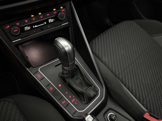 Volkswagen Polo 1.0 TSI R-Line | Pano | DSG | Virtual | Carplay | Cruise | Navi | Parkeersens. | NAP ActivLease financial lease