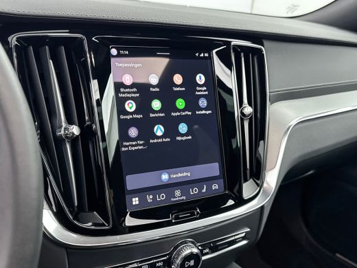 Volvo  V60 T6 Recharge Ultra Dark | 19" | Trekhaak | 360 Camera | Getint Glas | Elektr. verst. Sportstoelen ... ActivLease financial lease