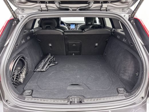 Volvo  V60 T6 Recharge Ultra Dark | 19" | Trekhaak | 360 Camera | Getint Glas | Elektr. verst. Sportstoelen ... ActivLease financial lease