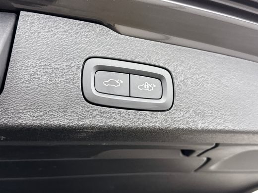 Volvo  V60 T6 Recharge Ultra Dark | 19" | Trekhaak | 360 Camera | Getint Glas | Elektr. verst. Sportstoelen ... ActivLease financial lease