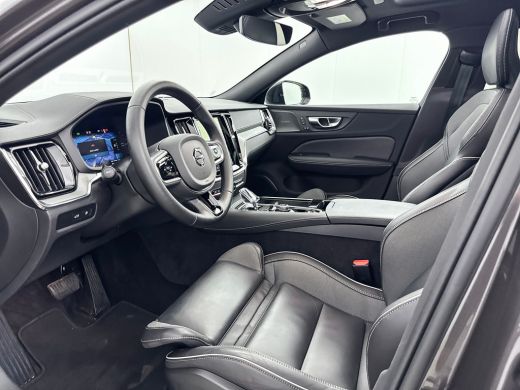 Volvo  V60 T6 Recharge Ultra Dark | 19" | Trekhaak | 360 Camera | Getint Glas | Elektr. verst. Sportstoelen ... ActivLease financial lease