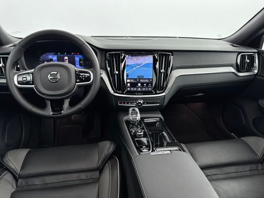 Volvo  V60 T6 Recharge Ultra Dark | 19" | Trekhaak | 360 Camera | Getint Glas | Elektr. verst. Sportstoelen ... ActivLease financial lease