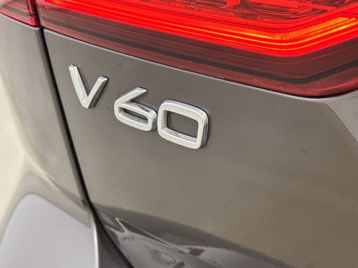Volvo  V60 T6 Recharge Ultra Dark | 19" | Trekhaak | 360 Camera | Getint Glas | Elektr. verst. Sportstoelen ... ActivLease financial lease