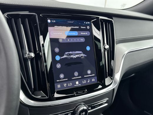 Volvo  V60 T6 Recharge Ultra Dark | 19" | Trekhaak | 360 Camera | Getint Glas | Elektr. verst. Sportstoelen ... ActivLease financial lease