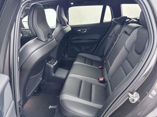 Volvo  V60 T6 Recharge Ultra Dark | 19" | Trekhaak | 360 Camera | Getint Glas | Elektr. verst. Sportstoelen ... ActivLease financial lease