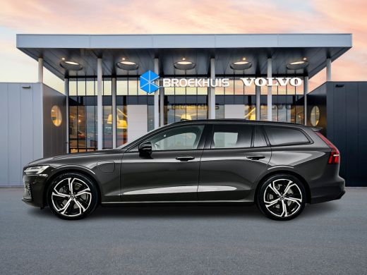 Volvo  V60 T6 Recharge Ultra Dark | 19" | Trekhaak | 360 Camera | Getint Glas | Elektr. verst. Sportstoelen ... ActivLease financial lease