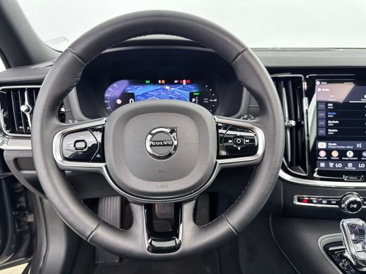Volvo  V60 T6 Recharge Ultra Dark | 19" | Trekhaak | 360 Camera | Getint Glas | Elektr. verst. Sportstoelen ... ActivLease financial lease