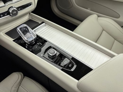 Volvo  XC60 T8 Recharge Ultra Dark Executive Edition | 22" | Luchtvering | Gelaagd Glas | Geventileerd Nappa ... ActivLease financial lease
