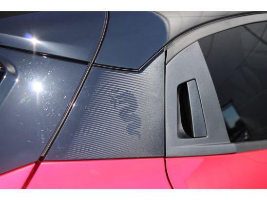 Alfa Romeo Junior Elettrica Veloce 280pk 54 kWh | Nieuwprijs &euro;55.000,- | Panorama/schuifdak | Sabelt sportstoelen |... ActivLease financial lease