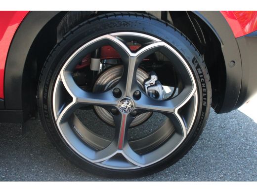Alfa Romeo Junior Elettrica Veloce 280pk 54 kWh | Nieuwprijs &euro;55.000,- | Panorama/schuifdak | Sabelt sportstoelen |... ActivLease financial lease