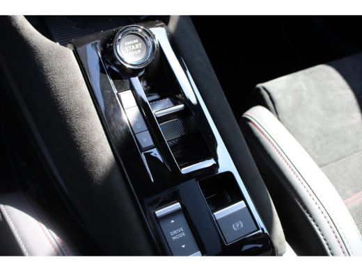 Alfa Romeo Junior Elettrica Veloce 280pk 54 kWh | Nieuwprijs &euro;55.000,- | Panorama/schuifdak | Sabelt sportstoelen |... ActivLease financial lease