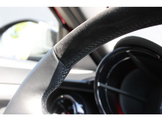 Alfa Romeo Junior Elettrica Veloce 280pk 54 kWh | Nieuwprijs &euro;55.000,- | Panorama/schuifdak | Sabelt sportstoelen |... ActivLease financial lease