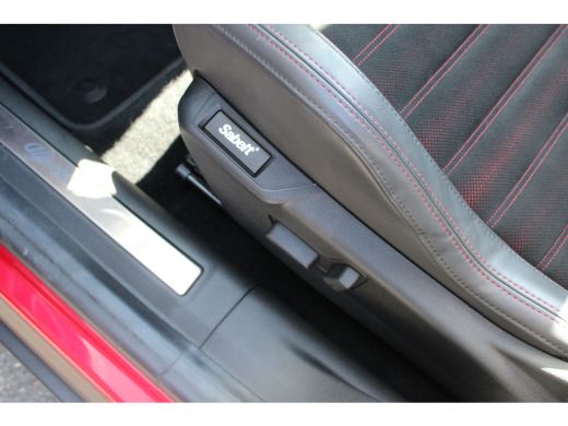 Alfa Romeo Junior Elettrica Veloce 280pk 54 kWh | Nieuwprijs &euro;55.000,- | Panorama/schuifdak | Sabelt sportstoelen |... ActivLease financial lease