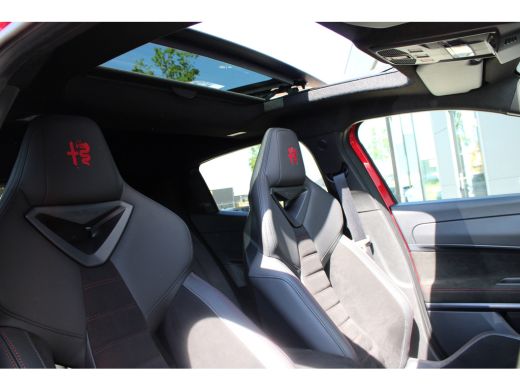 Alfa Romeo Junior Elettrica Veloce 280pk 54 kWh | Nieuwprijs &euro;55.000,- | Panorama/schuifdak | Sabelt sportstoelen |... ActivLease financial lease