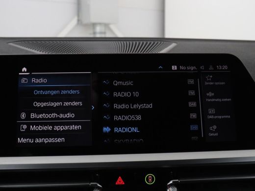 BMW 3 Serie Touring 320e Business Edition Plus M-sport | 84,4% SOH | Panoramadak | Leder | Elektrische trekha... ActivLease financial lease