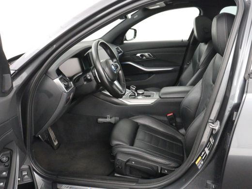 BMW 3 Serie Touring 320e Business Edition Plus M-sport | 84,4% SOH | Panoramadak | Leder | Elektrische trekha... ActivLease financial lease