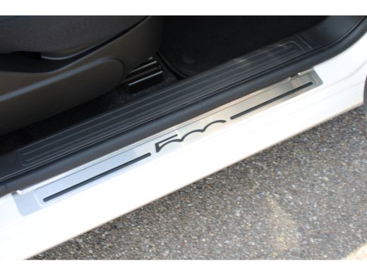 Fiat 500 1.0 Hybrid | Navi by app | Parkeersensoren | Lichtmetaal | NL auto | 23.750km | Airconditioning | ActivLease financial lease