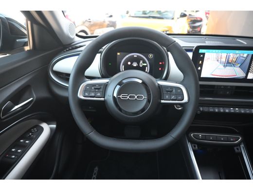 Fiat 600e La Prima 54 kWh tot 8 Jaar Garantie! | Navigatie | Vol-Leder | Stoelverwarming | Elektr. Achterkl... ActivLease financial lease