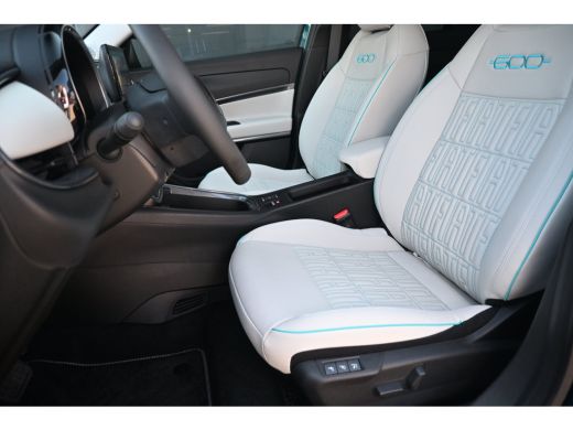 Fiat 600e La Prima 54 kWh tot 8 Jaar Garantie! | Navigatie | Vol-Leder | Stoelverwarming | Elektr. Achterkl... ActivLease financial lease