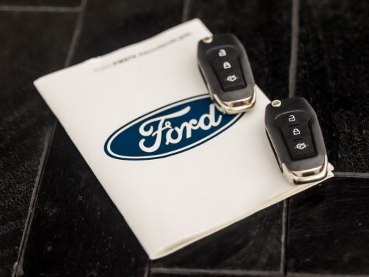 Ford Fiesta 1.0 EcoBoost Hybrid Titanium Sport (APPLE CARPLAY, GROOT NAVI, CLIMATE, PARKEERSENSOREN, SPORTSTO... ActivLease financial lease
