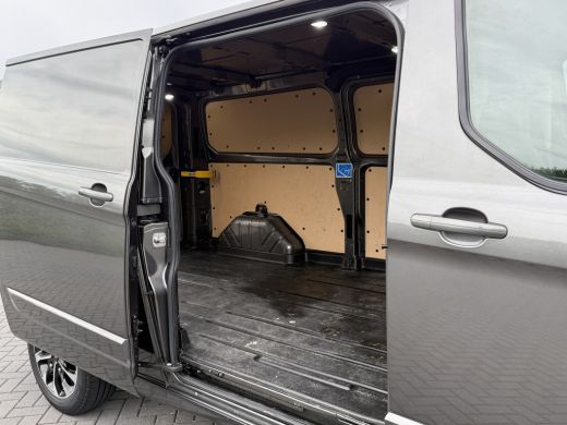 Ford Transit Custom 2.0 TDCI 185 PK SPORT / AUTOMAAT / L2H1 / CAMERA / CRUISE / AIRCO / STOELVERW / 17" LMV / LED ActivLease financial lease