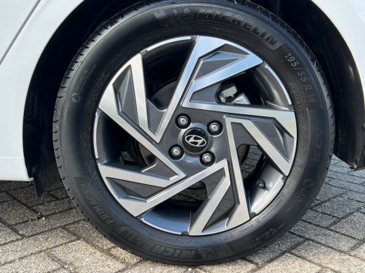 Hyundai i20 1.0 T-GDI 100pk Comfort | Airco | Camera | Carplay | Cruise control | Dodehoek detectie | Navigat... ActivLease financial lease