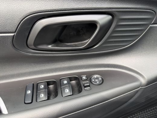Hyundai i20 1.0 T-GDI 100pk Comfort | Airco | Camera | Carplay | Cruise control | Dodehoek detectie | Navigat... ActivLease financial lease
