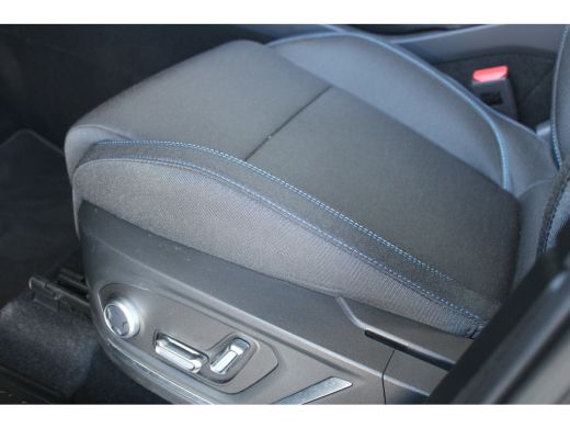 Lynk & Co 01 1.5 | Zwarte hemel | Zwarte rolhoes | Panoramadak | Camera | Navigatie | Keyless | ACC | LED | ActivLease financial lease