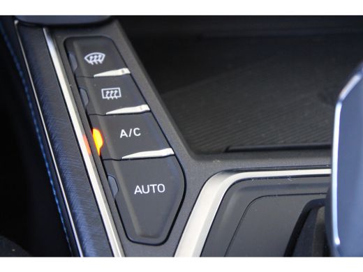 Lynk & Co 01 1.5 | Zwarte hemel | Zwarte rolhoes | Panoramadak | Camera | Navigatie | Keyless | ACC | LED | ActivLease financial lease