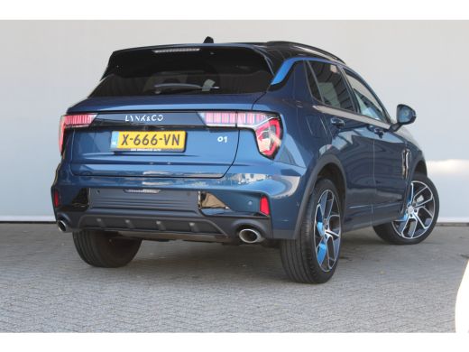Lynk & Co 01 1.5 | Zwarte hemel | Zwarte rolhoes | Panoramadak | Camera | Navigatie | Keyless | ACC | LED | ActivLease financial lease