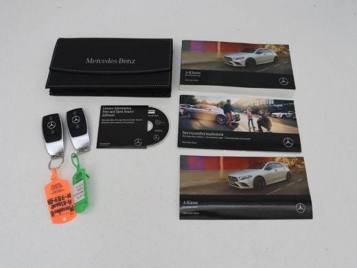 Mercedes-Benz A-Klasse 180 Business Solution AMG | Panoramadak | Carplay | Cruise control | Climate control | DAB+ | Nav... ActivLease financial lease