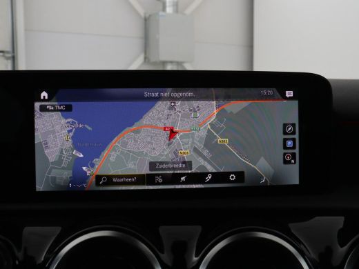 Mercedes-Benz A-Klasse 180 Business Solution AMG | Panoramadak | Carplay | Cruise control | Climate control | DAB+ | Nav... ActivLease financial lease