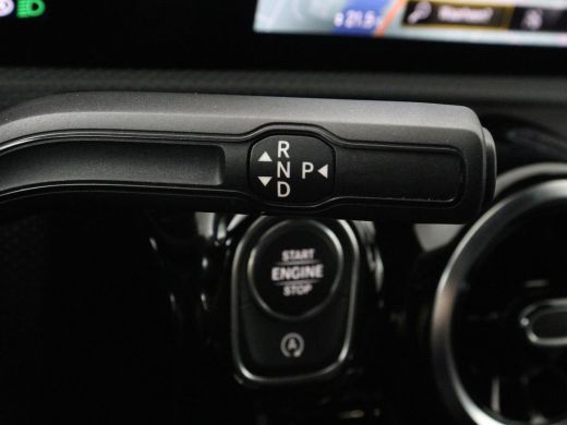 Mercedes-Benz A-Klasse 180 Business Solution AMG | Panoramadak | Carplay | Cruise control | Climate control | DAB+ | Nav... ActivLease financial lease