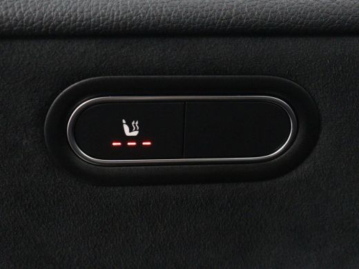 Mercedes-Benz A-Klasse 180 Business Solution AMG | Panoramadak | Carplay | Cruise control | Climate control | DAB+ | Nav... ActivLease financial lease