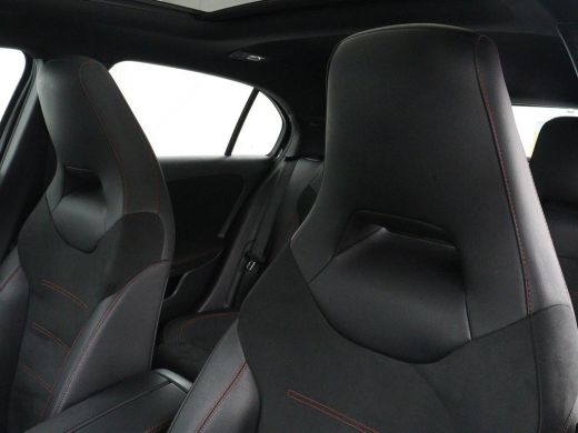 Mercedes-Benz A-Klasse 180 Business Solution AMG | Panoramadak | Carplay | Cruise control | Climate control | DAB+ | Nav... ActivLease financial lease
