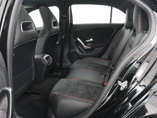 Mercedes-Benz A-Klasse 180 Business Solution AMG | Panoramadak | Carplay | Cruise control | Climate control | DAB+ | Nav... ActivLease financial lease
