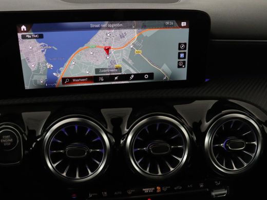 Mercedes-Benz A-Klasse 250e Style | SOH 92% | Stoelverwarming | Sfeerverlichting | Keyless | Camera | Navigatie | Widesc... ActivLease financial lease