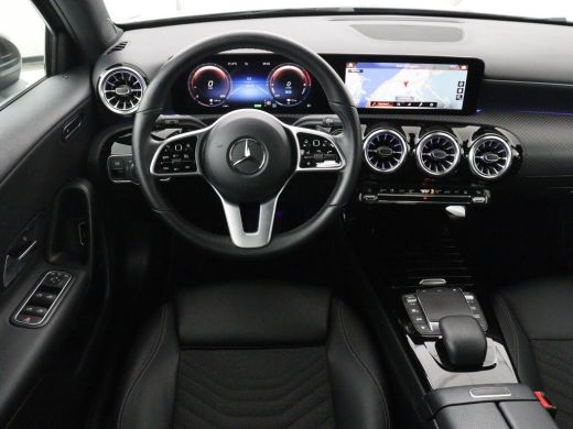 Mercedes-Benz A-Klasse 250e Style | SOH 92% | Stoelverwarming | Sfeerverlichting | Keyless | Camera | Navigatie | Widesc... ActivLease financial lease